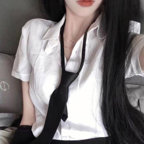冰属性男子与酷酷女同事 海报